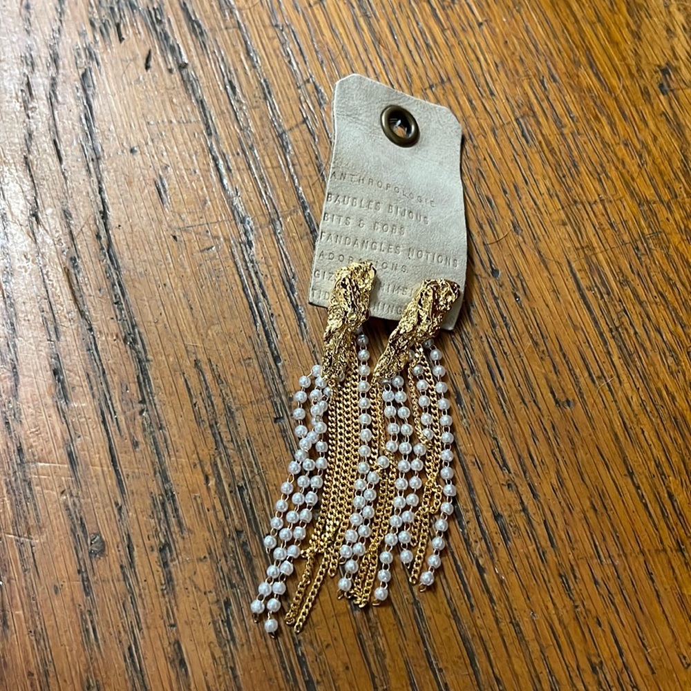 BNWT Anthropologie gold/brass pearl chain drop chandelier earrings